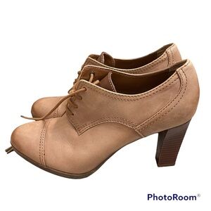 Franco Sarto lace up ankle booties size 7.5 M, 3.5in heel beige/tan